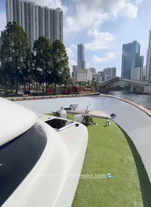 SeaLux Miami guest Instagram story